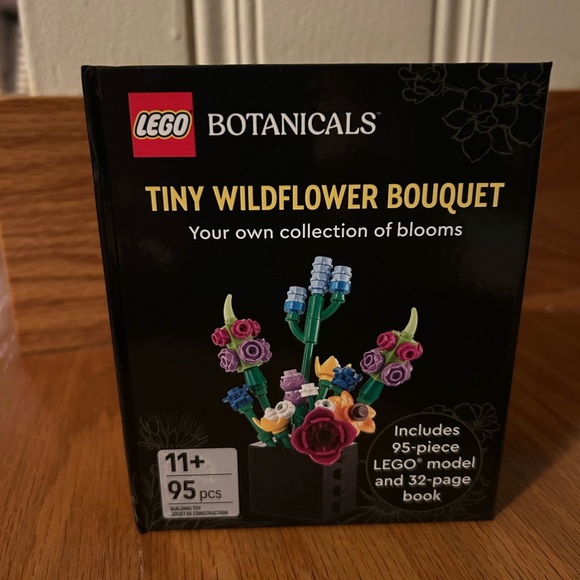 Lego Other - LEGO Botanicals Tiny Wildflower Bouquet 95 piece set